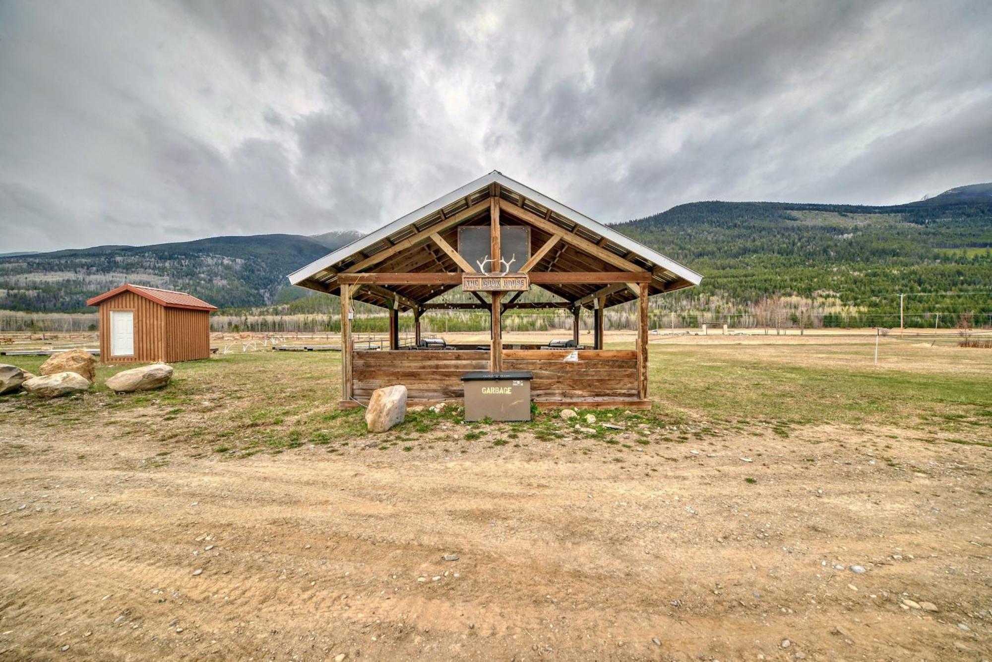 Terracana Ranch Resort Tete Jaune Cache Bagian luar foto